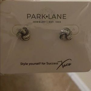 Park Lane Knottie Earrings (1-Silver, 1 RG)